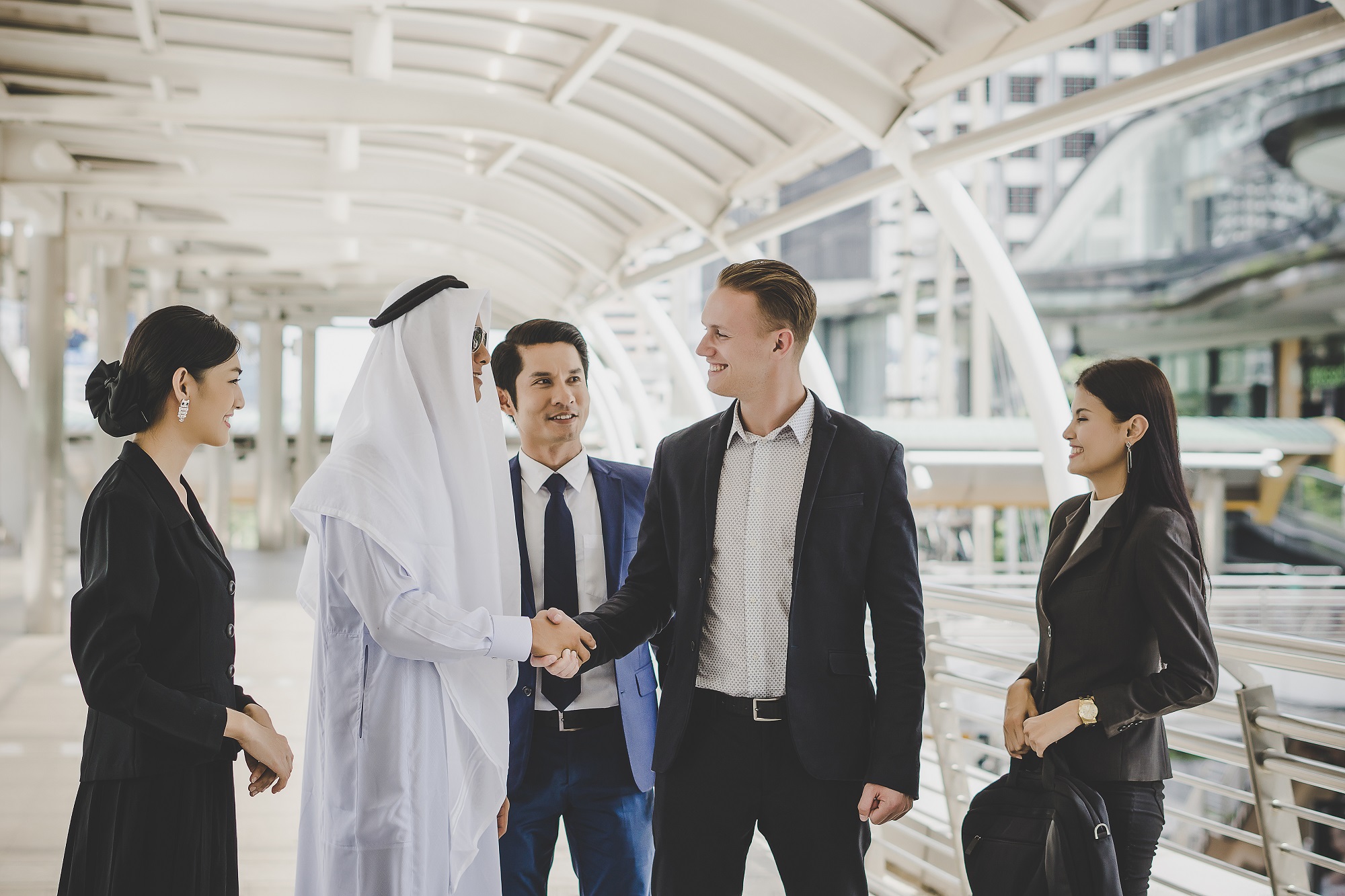 Tips for Navigating Dubai’s Business Culture: Do’s and Don’ts for Entrepreneurs
